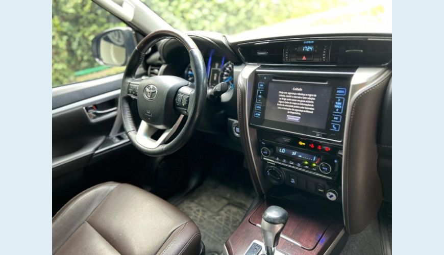 TOYOTA HILUX SW4 2.8 SRX 4X4 7 LUGARES 16V TURBO INTERCOOLER DIESEL 4P AUT. - N/D - 2018 Foto 3 (Grande)