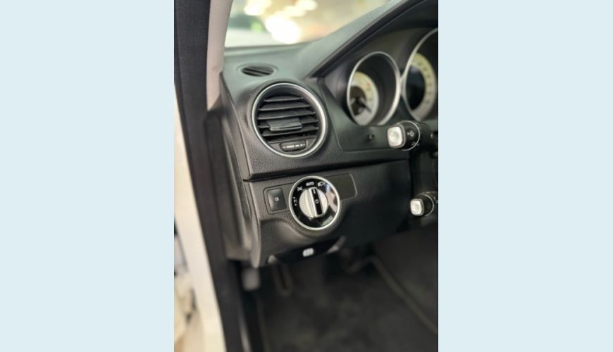MERCEDES-BENZ C 200 1.8 CGI AVANTGARDE 16V 4P AUT. - BRANCO - 2014 Foto 3 (Grande)