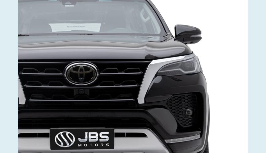 TOYOTA HILUX SW4 2.8 D-4D TURBO DIESEL SRX 4X4 AUT. - PRETO - 2022 Foto 3 (Grande)