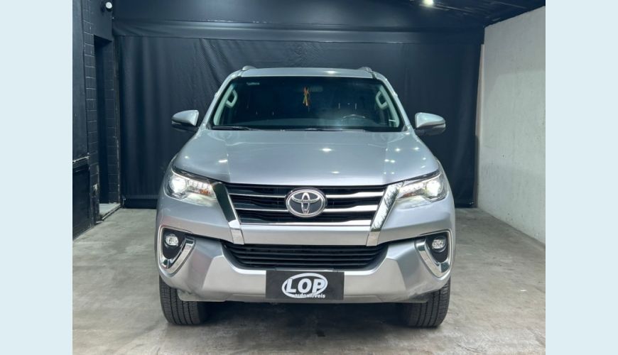 TOYOTA HILUX SW4 2.8 SRX 4X4 7 LUGARES 16V TURBO INTERCOOLER DIESEL 4P AUT. - N/D - 2020 Foto 3 (Grande)