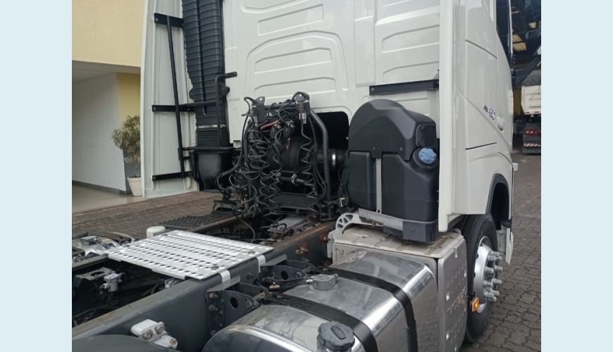 VOLVO FH-460 GLOBETROTTER 8X2 2P (DIESEL)(E5) - BRANCO - 2018 Foto 3 (Grande)