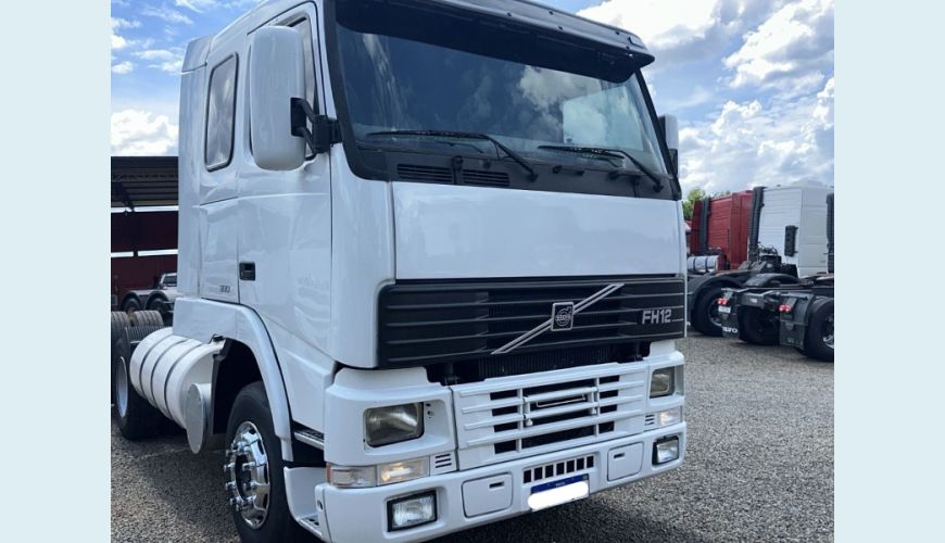 VOLVO FH-12 380 GLOBETROTTER 6X2 2P (DIESEL) - BRANCO - 2003 Foto 3 (Grande)
