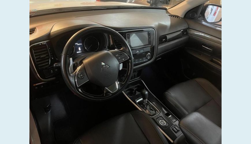 MITSUBISHI OUTLANDER 3.0 GT - BRANCO - 2018 Foto 3 (Grande)