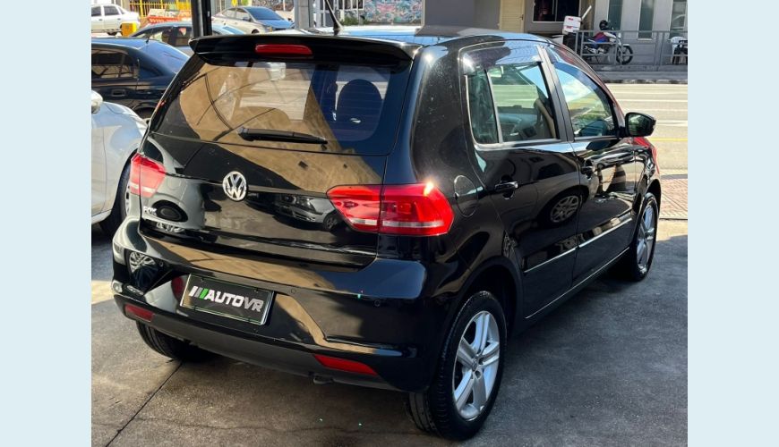VOLKSWAGEN FOX COMFORTLINE 1.0 FLEX 12V 5P - PRETO - 2017 Foto 3 (Grande)