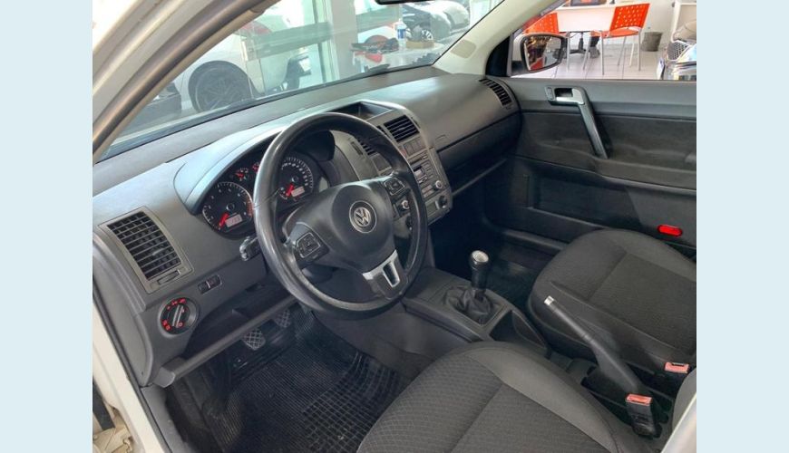 VOLKSWAGEN POLO SEDAN 2.0 8V (COMFORTLINE) 4P - BRANCO - 2013 Foto 3 (Grande)