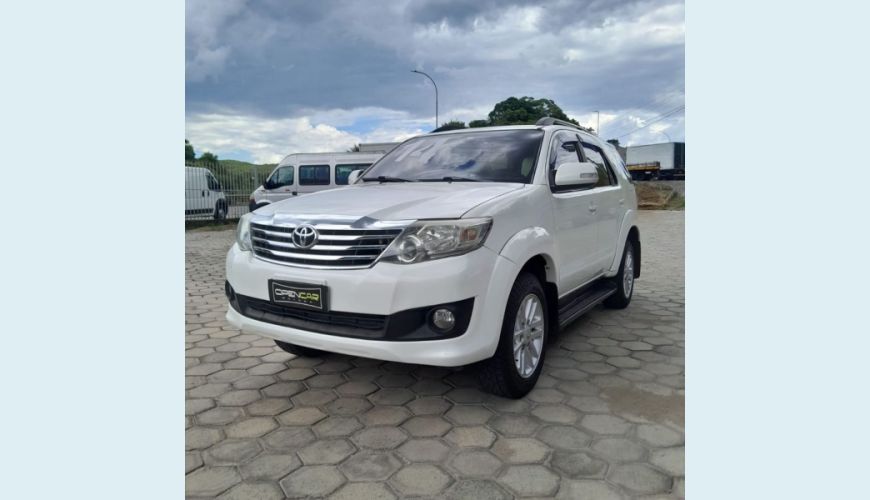TOYOTA HILUX 2.7 SR 4X2 16V FLEX 4P MANUAL - BRANCO - 2014 Foto 3 (Grande)
