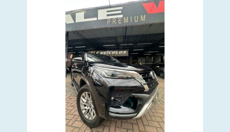 TOYOTA HILUX SW4 - PRETO - 2021 Foto 3 (Grande)