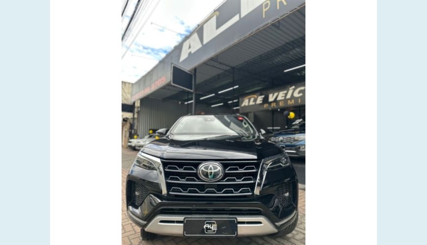 TOYOTA HILUX SW4 - PRETO - 2021 Foto 3 (Grande)