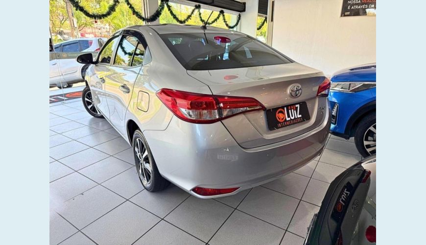 TOYOTA YARIS SA XL15LIVE - PRATA - 2022 Foto 3 (Grande)