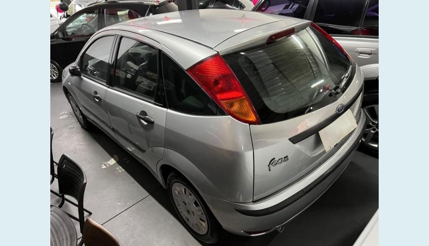 FORD FOCUS 1.6 MANUAL 4P - PRATA - 2005 Foto 3 (Grande)