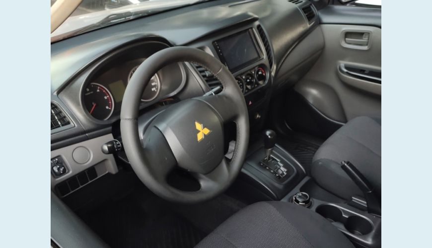 MITSUBISHI L200 TRITON DIESEL AUT. 4P - PRATA - 2019 Foto 3 (Grande)