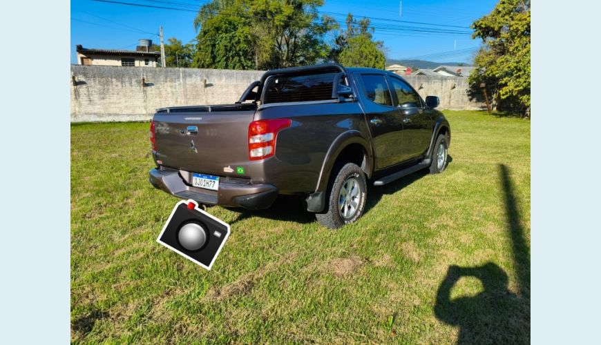 MITSUBISHI L200 SPORT HPE 4X4 2.5 DIESEL AUT. 4P - CHAMPAGNE - 2017 Foto 3 (Grande)