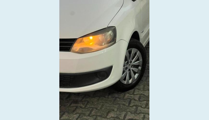 VOLKSWAGEN VOLKSWAGEN FOX GII 1.0 FLEX MANUAL 4P - BRANCO - 2013 Foto 3 (Grande)