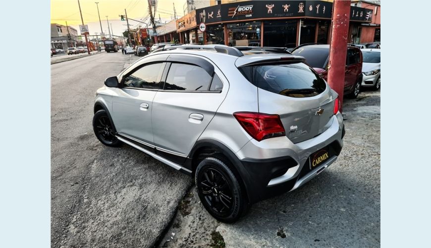 CHEVROLET ONIX 1.4 MPFI ACTIV 8V FLEX 4P MANUAL - PRATA - 2019 Foto 4 (Grande)