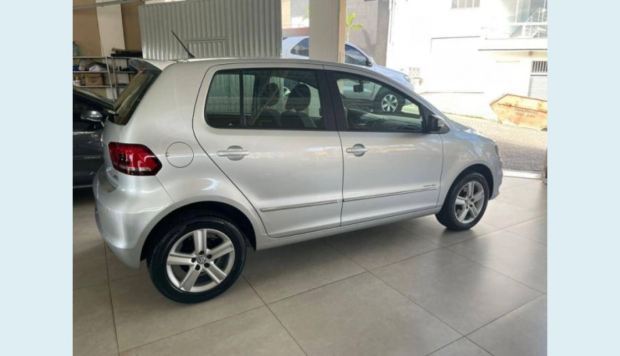 VOLKSWAGEN FOX 1.6 MSI HIGHLINE 16V FLEX 4P MANUAL - PRATA - 2015 Foto 4 (Grande)