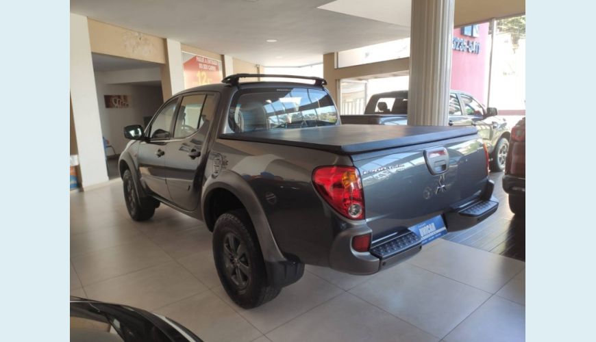 MITSUBISHI L200 OUTDOOR 2.4 4X2 CD 16V FLEX 4P MANUAL - BRANCO - 2017 Foto 4 (Grande)