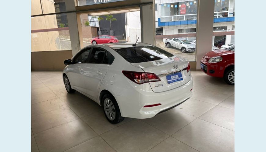 HYUNDAI HB 20S 1.6 COMFORT PLUS 16V FLEX 4P MANUAL - BRANCO - 2019 Foto 4 (Grande)