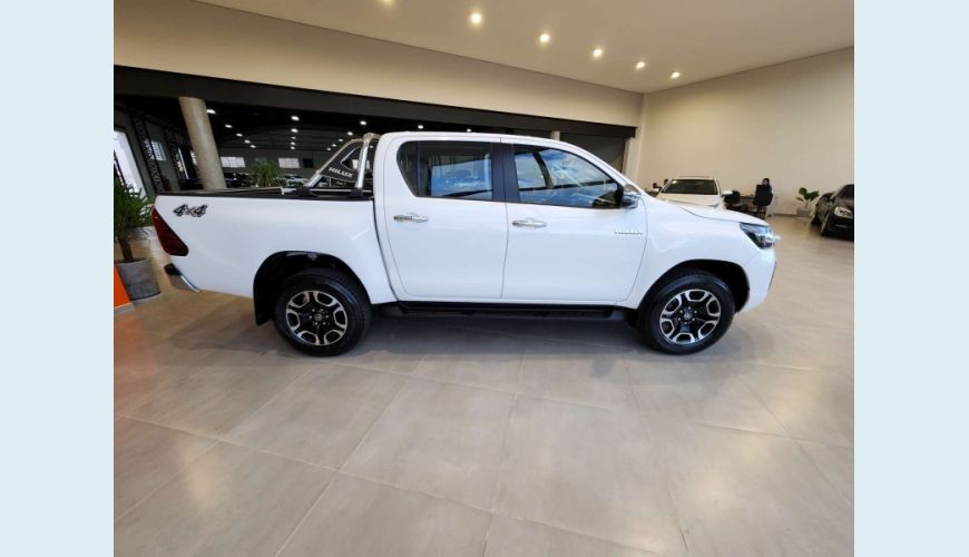 TOYOTA HILUX 2.8 D-4D TURBO DIESEL CD SRV 4X4 AUT. - BRANCO - 2022 Foto 4 (Grande)