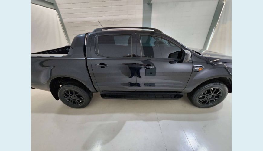 FORD RANGER 2.2 BLACK 4X2 CD 16V DIESEL 4P AUT. - PRETO - 2023 Foto 4 (Grande)
