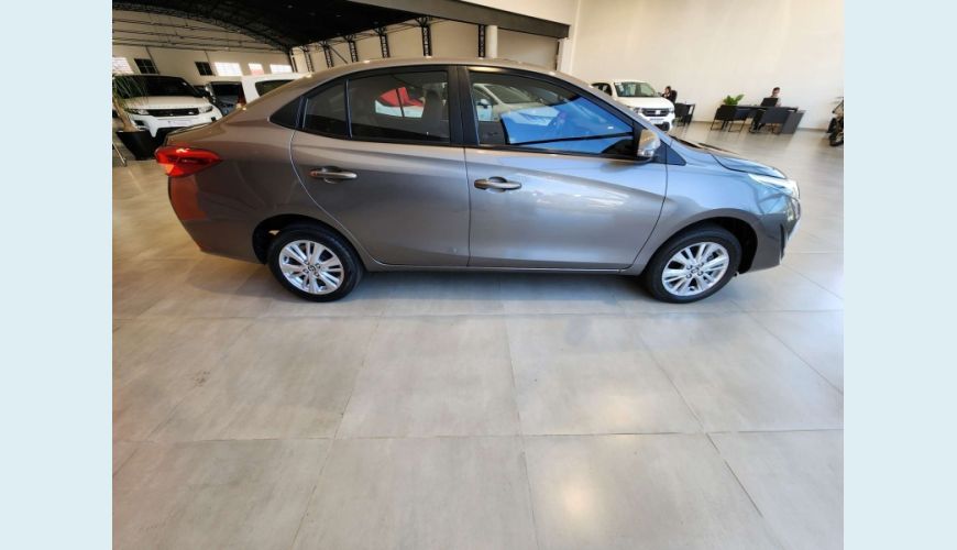 TOYOTA YARIS 1.5 16V FLEX SEDAN XL PLUS TECH MULTIDRIVE - CINZA - 2019 Foto 4 (Grande)