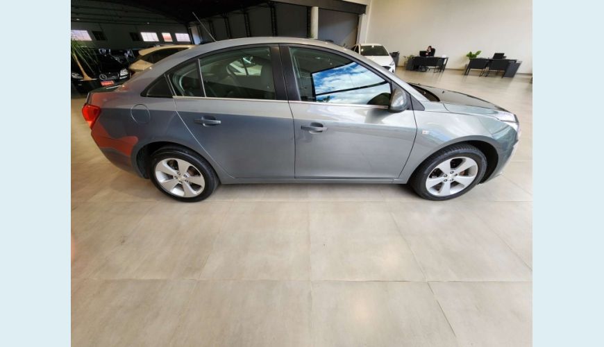 CHEVROLET CRUZE 1.8 LT 16V FLEX 4P AUT. - CINZA - 2013 Foto 4 (Grande)
