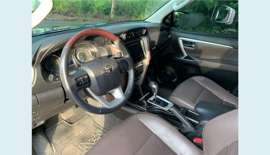 TOYOTA HILUX SW4 2.7 SR 4X2 16V FLEX 4P AUT. - N/D - 2017 Foto 4 (Grande)