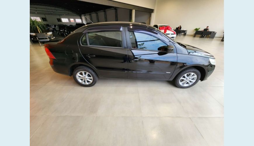 VOLKSWAGEN VOYAGE 1.6 MI TREND 8V FLEX 4P MANUAL - PRETO - 2013 Foto 4 (Grande)