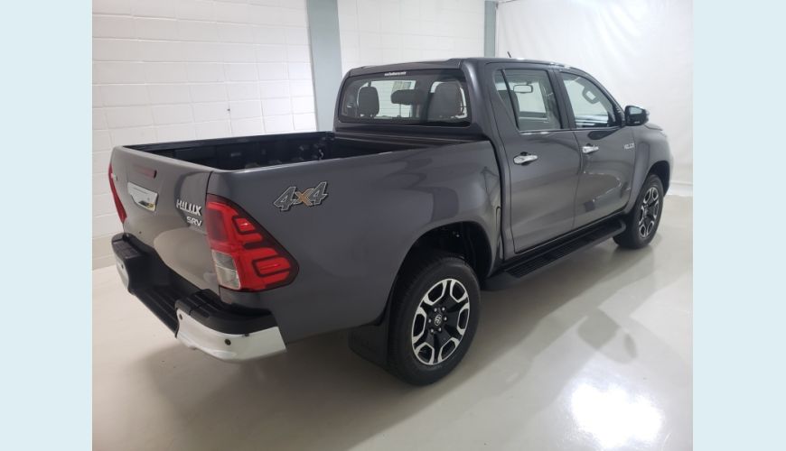 TOYOTA HILUX 2.8 D-4D TURBO DIESEL CD SRV 4X4 AUT. - CINZA - 2024 Foto 4 (Grande)