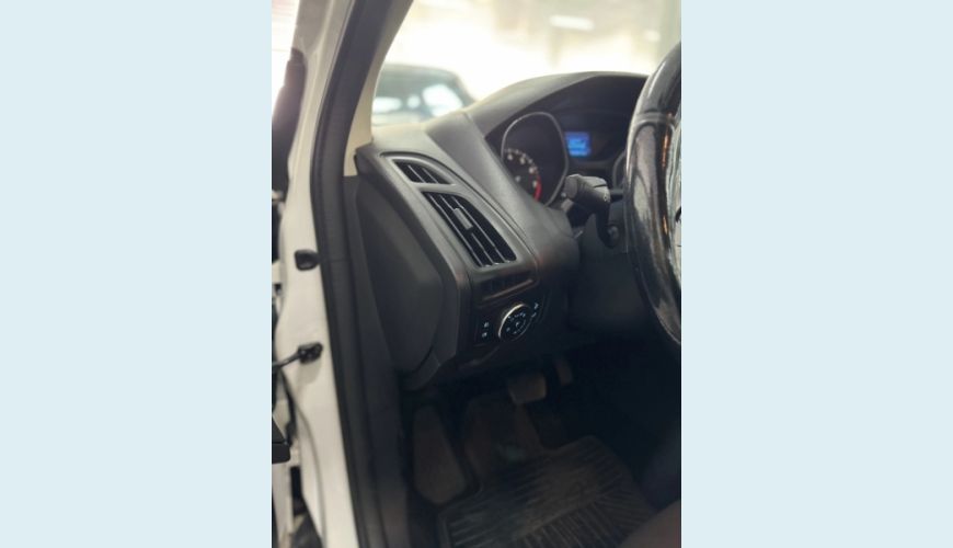 FORD FOCUS 2.0 SE 16V FLEX 4P POWERSHIFT - BRANCO - 2018 Foto 4 (Grande)