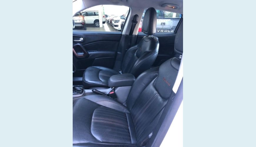 FIAT TORO 2.0 16V TURBO DIESEL VOLCANO 4WD AT9 - BRANCO - 2017 Foto 4 (Grande)