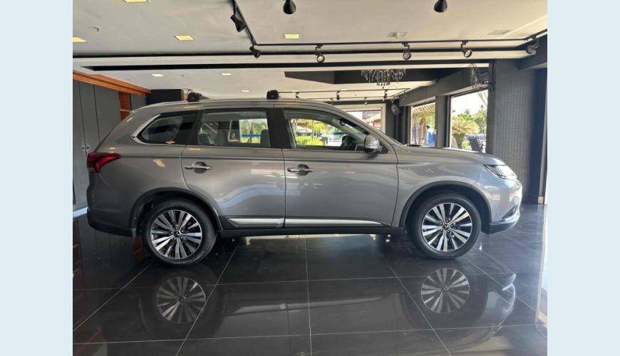 MITSUBISHI OUTLANDER 3.0 MIVEC V6 HPE-S AWD AUT. - N/D - 2020 Foto 4 (Grande)