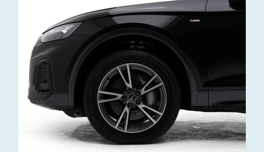 AUDI Q5 2.0 55 TFSI PHEV PERFORMANCE BLACK QUATTRO S TRONIC - PRETO - 2022 Foto 4 (Grande)