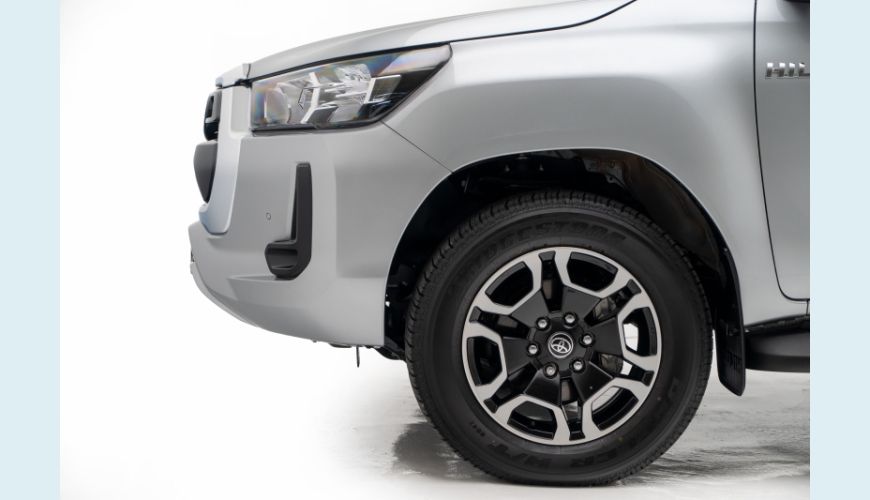 TOYOTA HILUX 2.8 D-4D TURBO DIESEL CD SRV 4X4 AUT. - PRATA - 2024 Foto 4 (Grande)