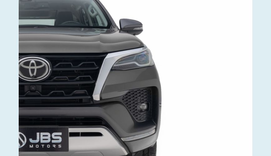 TOYOTA HILUX SW4 2.8 D-4D TURBO DIESEL SRX 7L 4X4 AUT. - CINZA - 2022 Foto 4 (Grande)