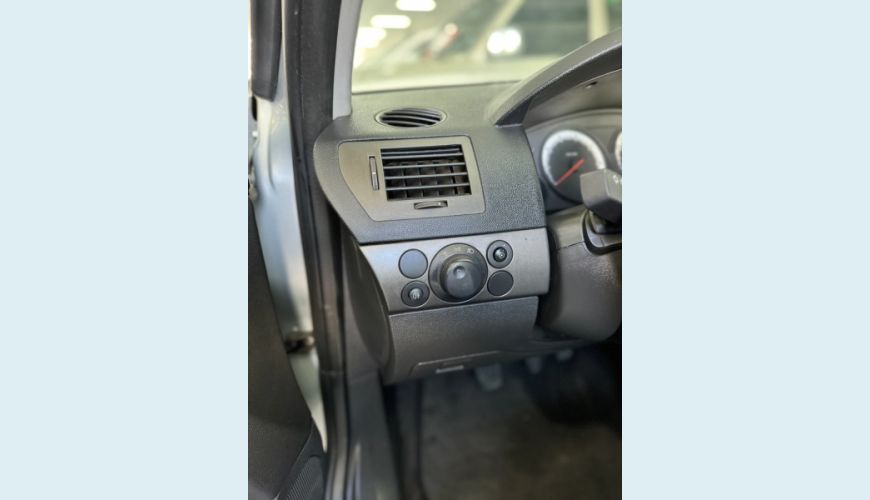 CHEVROLET VECTRA 2.0 MPFI EXPRESSION 8V FLEX 4P MANUAL - PRATA - 2009 Foto 4 (Grande)