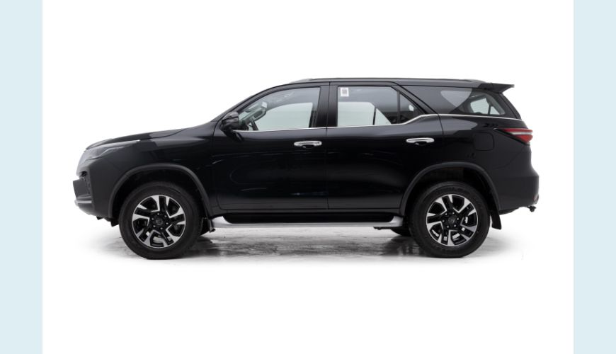 TOYOTA HILUX SW4 2.8 D-4D TURBO DIESEL SRX 4X4 AUT. - PRETO - 2022 Foto 4 (Grande)