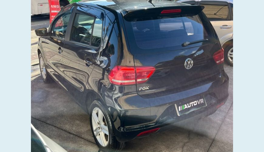 VOLKSWAGEN FOX COMFORTLINE 1.0 FLEX 12V 5P - PRETO - 2017 Foto 4 (Grande)