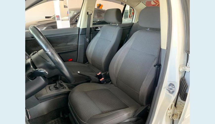VOLKSWAGEN POLO SEDAN 2.0 8V (COMFORTLINE) 4P - BRANCO - 2013 Foto 4 (Grande)
