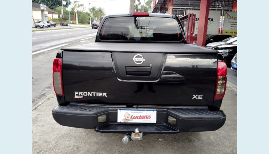 NISSAN FRONTIER XE 4X4 2.5 16V CD - PRETO - 2011 Foto 4 (Grande)