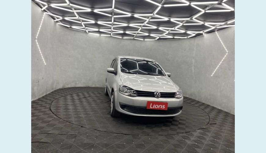 VOLKSWAGEN FOX 1.0 TEC FLEX 4P - PRATA - 2013 Foto 4 (Grande)