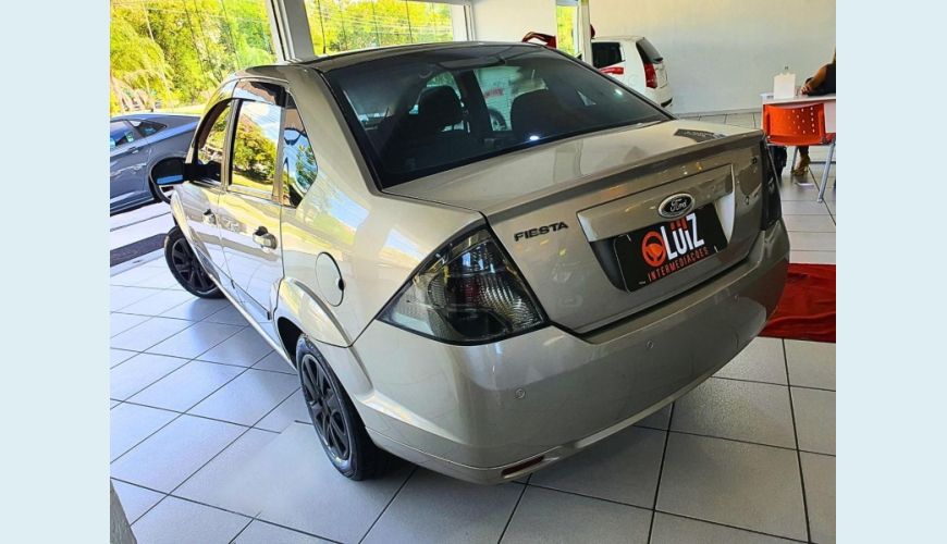 FORD FIESTA SE 1.6 8V FLEX 5P - PRATA - 2014 Foto 4 (Grande)