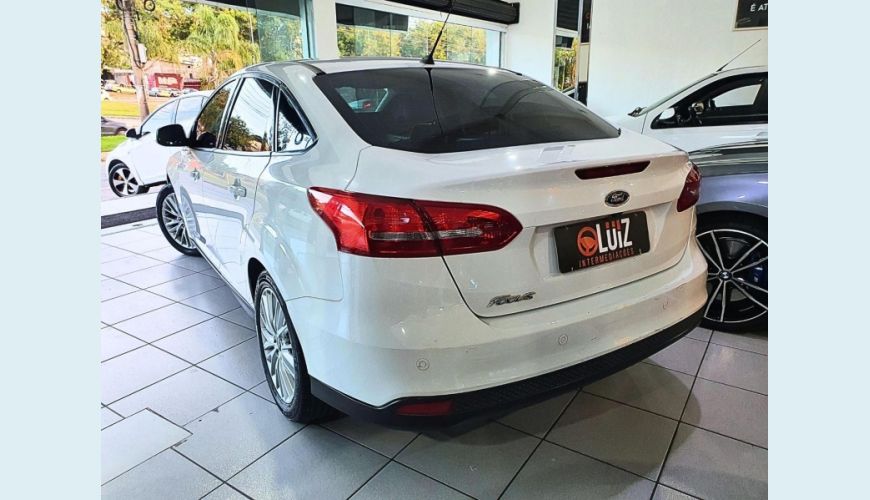 FORD FOCUS SEDAN TITANIUM 2.0 POWERSHIFT AUT. - BRANCO - 2018 Foto 4 (Grande)