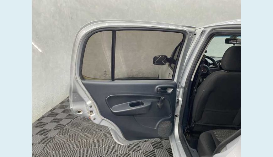 FIAT UNO ATTRACTIVE 1.0 - PRATA - 2021 Foto 4 (Grande)