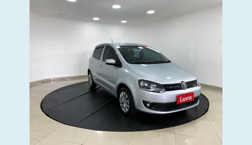 VOLKSWAGEN FOX 1.0 TEC BLUEMOTION FLEX 2P - PRATA - 2014 Foto 4 (Grande)