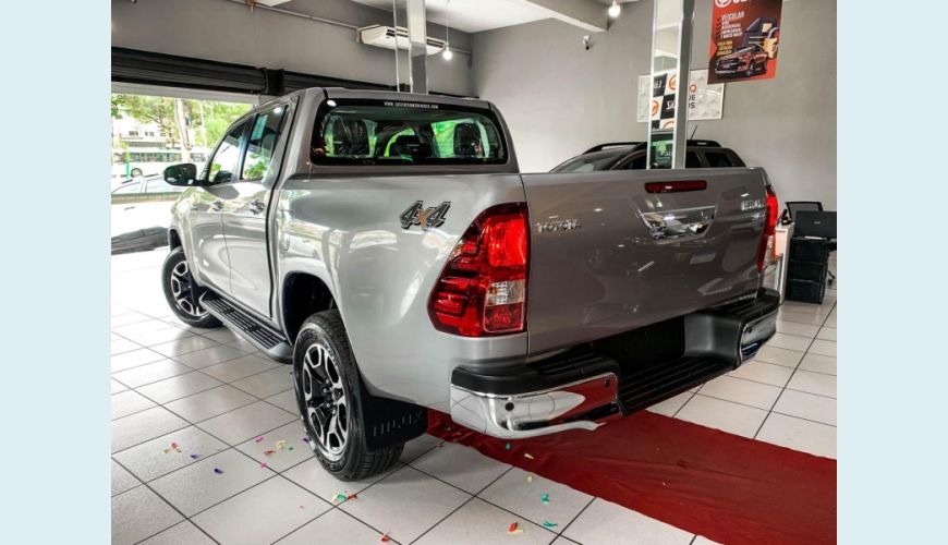 TOYOTA HILUX 2.8 SRV 4X4 CD 16V - PRATA - 2025 Foto 4 (Grande)