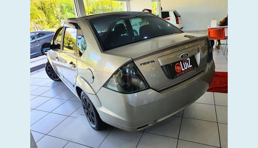 FORD FIESTA SEDAN 1.6 8V FLEX 4P - PRATA - 2014 Foto 4 (Grande)