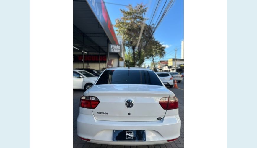 VOLKSWAGEN VOYAGE - BRANCO - 2014 Foto 4 (Grande)