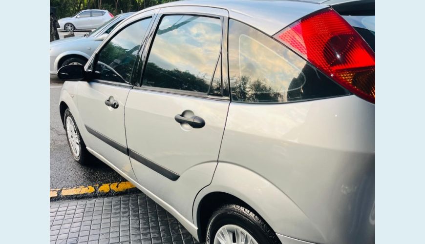 FORD FOCUS SE PLUS 1.6 FLEX MANUAL 4P - PRATA - 2005 Foto 4 (Grande)