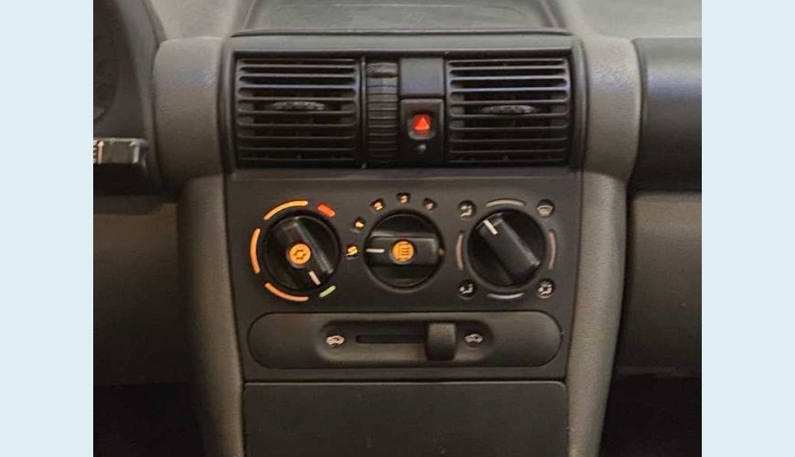 CHEVROLET CLASSIC 1.0 VHC FLEX MANUAL 4P - PRATA - 2011 Foto 4 (Grande)