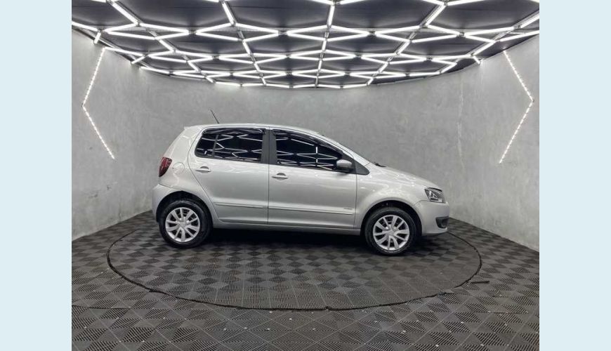 VOLKSWAGEN FOX TEC 1.0 FLEX MANUAL 4P - PRATA - 2013 Foto 4 (Grande)